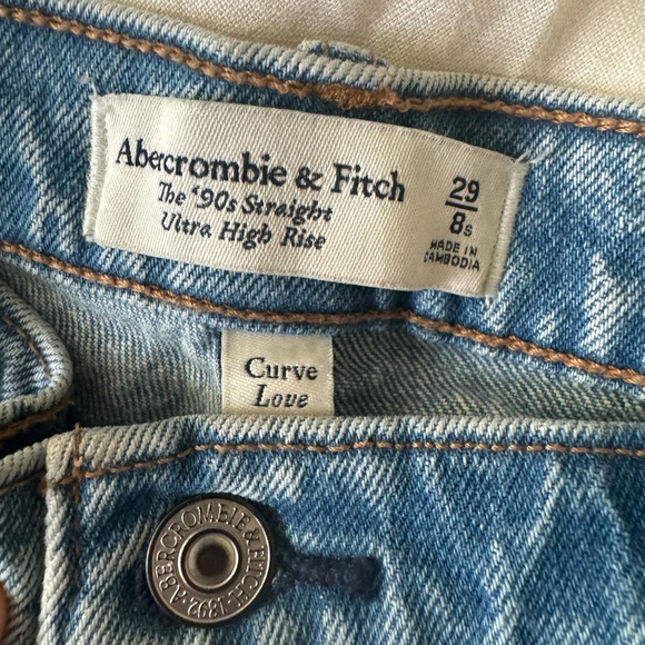Abercrombie Curve Love Ultra High Ride 90s Straight Jean - Picture 3 of 3